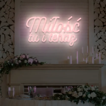 Napis LED Miłość tu i teraz