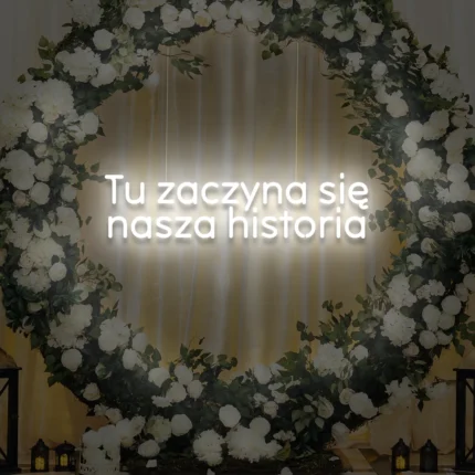 Ledowy napis Tu zaczyna się nasza historia