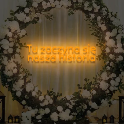 Ledowy napis Tu zaczyna się nasza historia