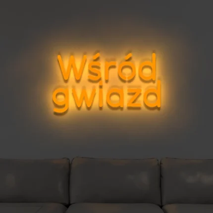 Neonowy napis Wśród gwiazd