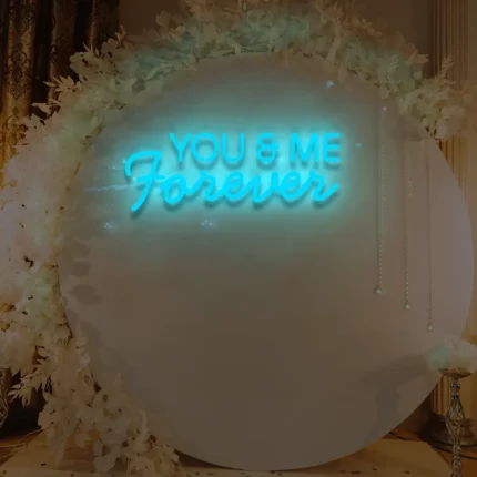 Neonowy napis You&Me Forever