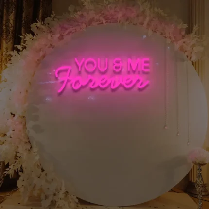 Neonowy napis You&Me Forever